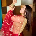Tarjanee Bhadla Instagram - swipe 👈 to see the transition from NAUGHTY to NICE! . . . . #redcholi#navratri#garba#chaniyacholi#navratrilook#gujjugirl#gujarati#gujaratichokri#redchniyacholi#dupatta#prenavratrilook#tarjanee#tarjaneebhadla#gujaratifilm#gujaratifilms