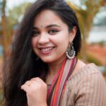Tarjanee Bhadla Instagram – Autumn🍁
.
.
.

Outfit: @saundhindia
Style by : @ishhaa_nagar
W/: @rudradave33
Photography @karangurjarfilms 
.
.
#autumnlook#indianethnicwear#kurtilook#tarjanee#gujarati