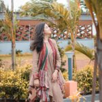 Tarjanee Bhadla Instagram – Autumn🍁
.
.
.

Outfit: @saundhindia
Style by : @ishhaa_nagar
W/: @rudradave33
Photography @karangurjarfilms 
.
.
#autumnlook#indianethnicwear#kurtilook#tarjanee#gujarati
