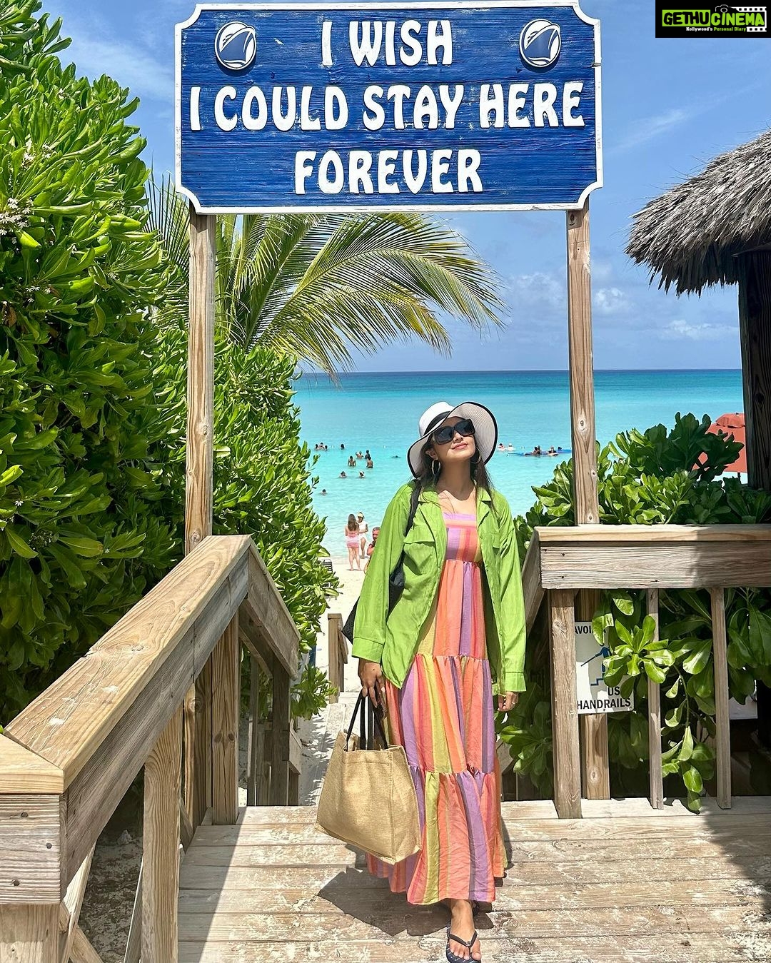 Tasnia Farin Instagram - Picture perfect destination #bahamas #island #travel #vacation #cruisetrip Half Moon Cay, Bahamas