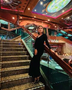 Tasnia Farin Instagram - Tad bit of elegance