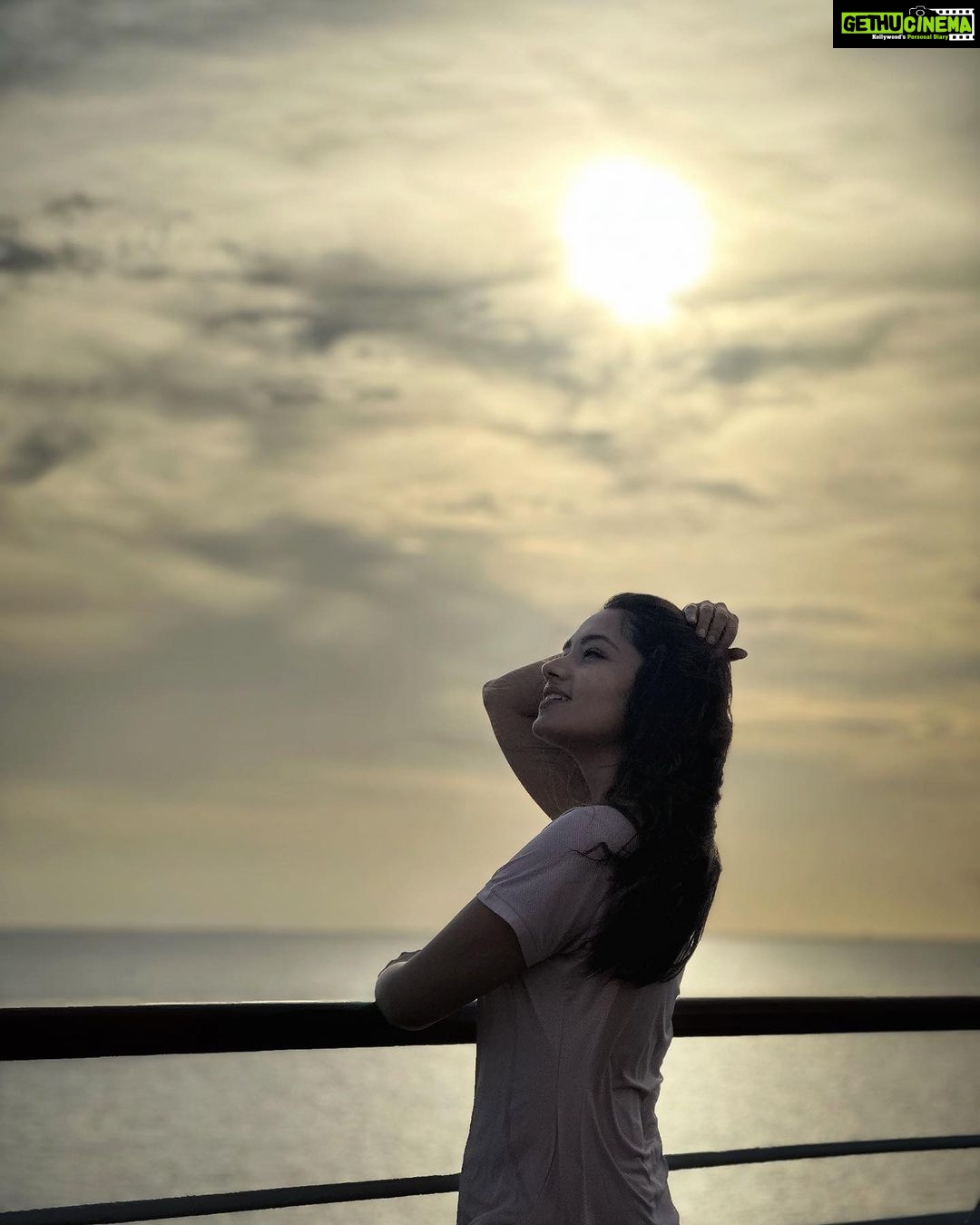 Tasnia Farin Instagram - Sunrise and sunset are the most beautiful hours of the day. Are you a sunrise or a sunset person?