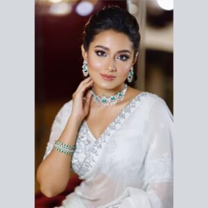 Tasnia Farin Instagram - About last night ✨
@ottdc_awards 
Outfit: @festivibe.official 
Jewellery: @amisheebd 
Makeover: @zahidkhanbridalmakeover 
Photography: @mh_bipu