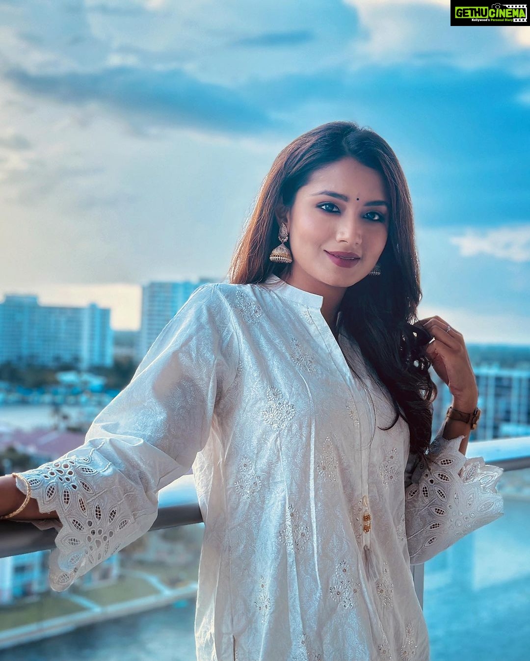 Tasnia Farin - 80.2K Likes - Vibing Deshi