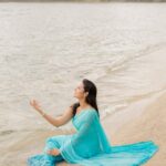 Tasnia Farin Instagram - মেঘ বিজড়িত রাঙা গোধূলি নামিয়া এল বুঝি পথ ভুলি তাহার অঙ্গ তরঙ্গ বিভঙ্গে কুলে কুলে নদীজল উথলায় 📸 @deen_thailandphotographer