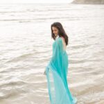 Tasnia Farin Instagram - মেঘ বিজড়িত রাঙা গোধূলি নামিয়া এল বুঝি পথ ভুলি তাহার অঙ্গ তরঙ্গ বিভঙ্গে কুলে কুলে নদীজল উথলায় 📸 @deen_thailandphotographer