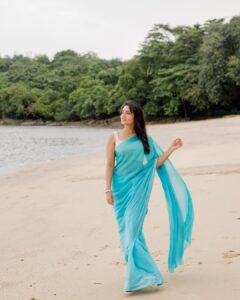 Tasnia Farin Instagram - মেঘ বিজড়িত রাঙা গোধূলি
নামিয়া এল বুঝি পথ ভুলি
তাহার অঙ্গ তরঙ্গ বিভঙ্গে
কুলে কুলে নদীজল উথলায়

📸 @deen_thailandphotographer
