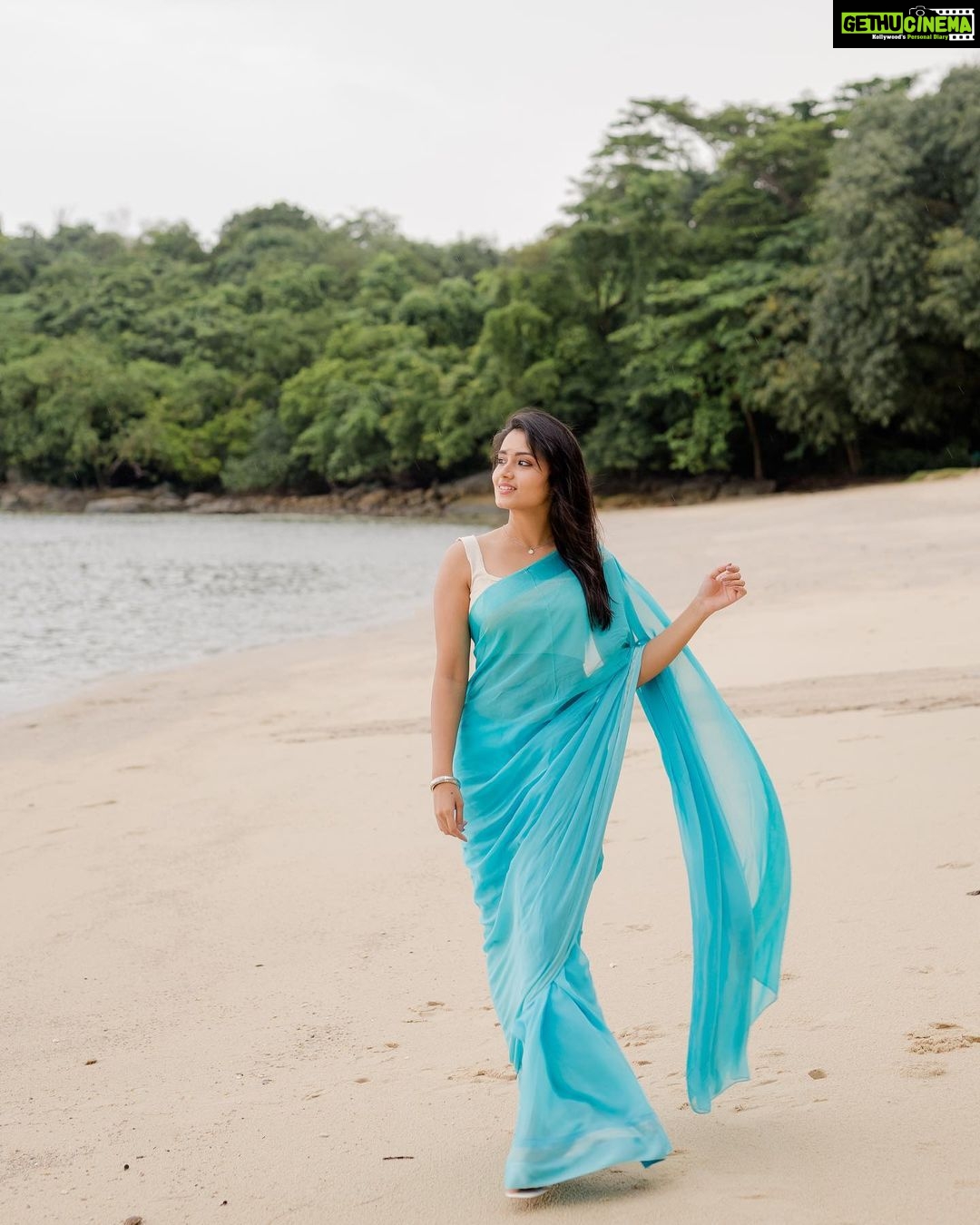 Tasnia Farin - 158.2K Likes - মেঘ বিজড়িত রাঙা গোধূলি
নামিয়া এল বুঝি পথ ভুলি
তাহার অঙ্গ তরঙ্গ বিভঙ্গে
কুলে কুলে নদীজল উথলায়
📸 @deen_thailandphotographer