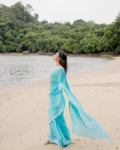 Tasnia Farin Instagram - মেঘ বিজড়িত রাঙা গোধূলি নামিয়া এল বুঝি পথ ভুলি তাহার অঙ্গ তরঙ্গ বিভঙ্গে কুলে কুলে নদীজল উথলায় 📸 @deen_thailandphotographer