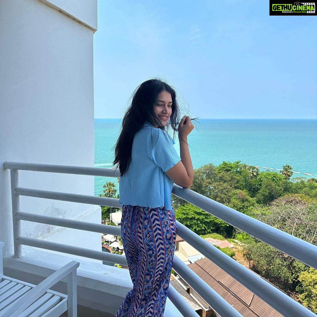 Tasnia Farin Instagram - Swipe to fly Pullman Pattaya Hotel G