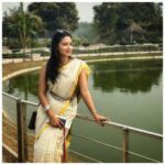 Tasnia Farin Instagram - এই ধূসর শহরে কত ধুলিকণা আসে যায়