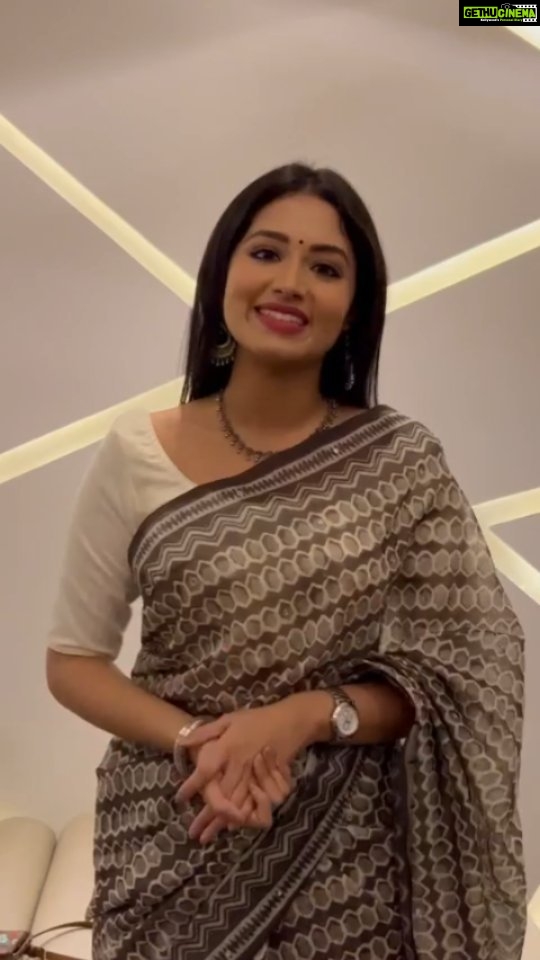 Tasnia Farin Instagram - ওপার বাংলার crush @tasnia_farin যখন এপার বাংলায় খুঁজে নেয় #AaroEkPrithibi ...অনেক ভালোবাসা ও শুভেচ্ছা এই নতুন পৃথিবীর জন্য ❤️#AaroEkPrithibi #Incinemas #3rdFeb @eskaymovies @atanugsh1208