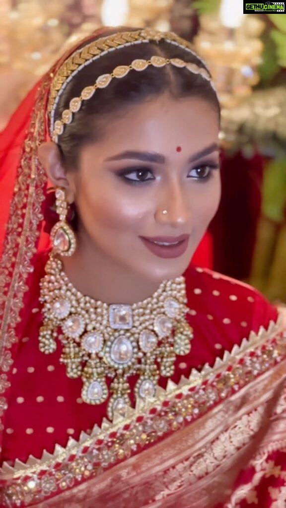Tasnia Farin Instagram - Nayantara ✨ Strong, sophisticated and traditinal. Couture 2022 celebrates the timelessness of nonchalant glamour. Graceful @tasnia_farin in Red Banarasi with zardosi embellished border and an embroidered muslin dupatta with @zahidkhanbridalcollection Makeover: @zahidkhanbridalmakeover Photography: @mh_bipu