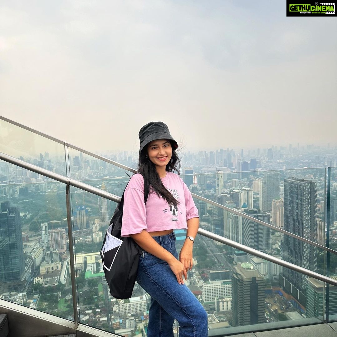 Tasnia Farin Instagram - A game King Power Mahanakhon Skywalk