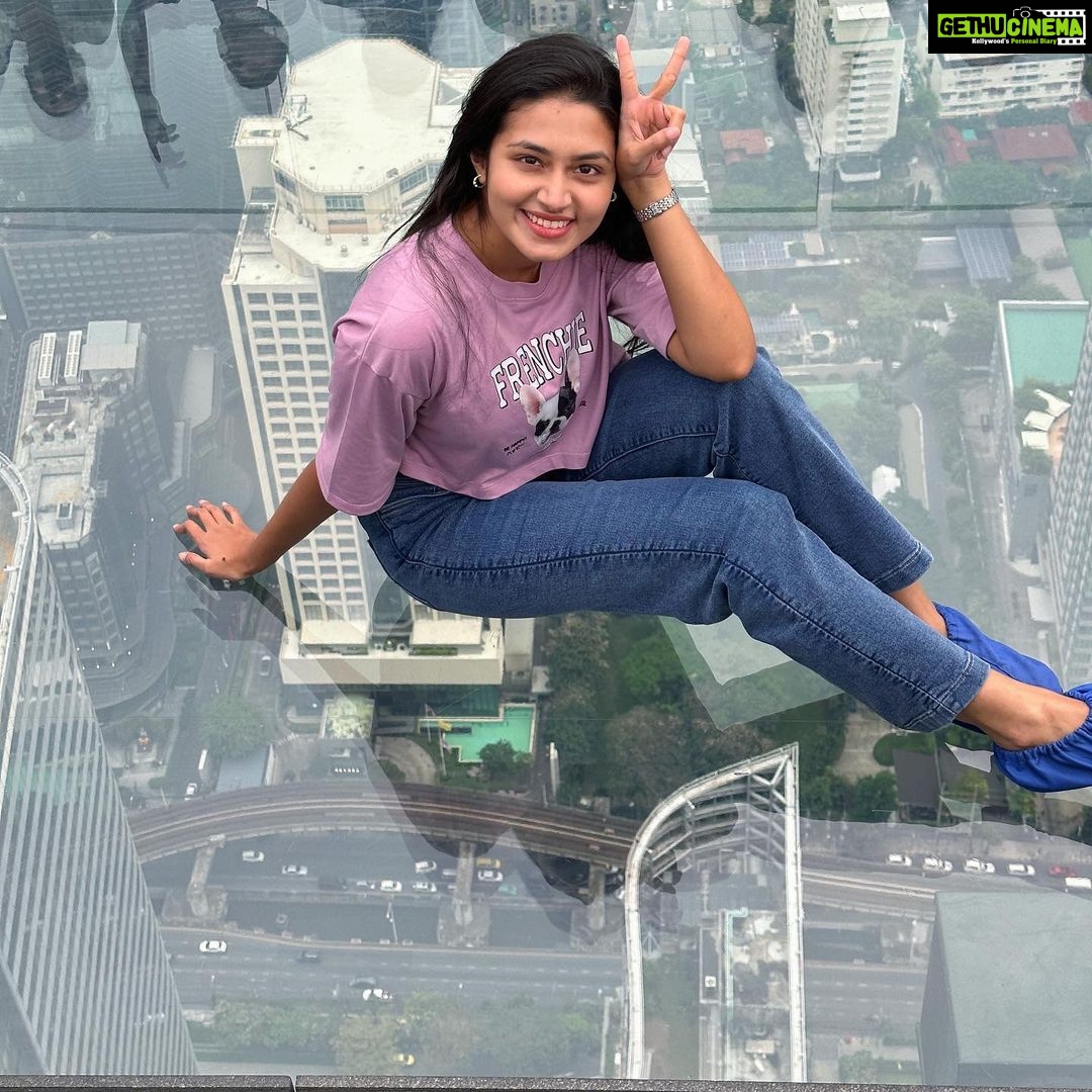 Tasnia Farin Instagram - A game King Power Mahanakhon Skywalk