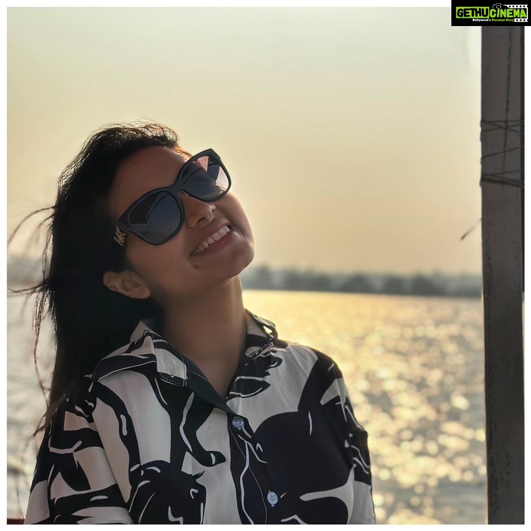 Tasnia Farin Instagram - A whisker away from the border ভারত-বাংলাদেশ সীমান্ত, ইছামতী নদী, দেবহাটা, সাতক্ষীরা