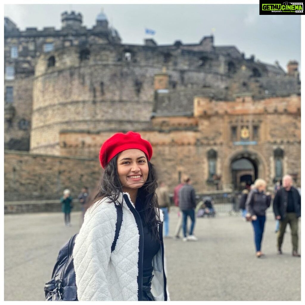 Tasnia Farin Instagram - Over the castle on the hill 📌 @edinburghcastle #edinburgh #scotland Edinburgh Castle