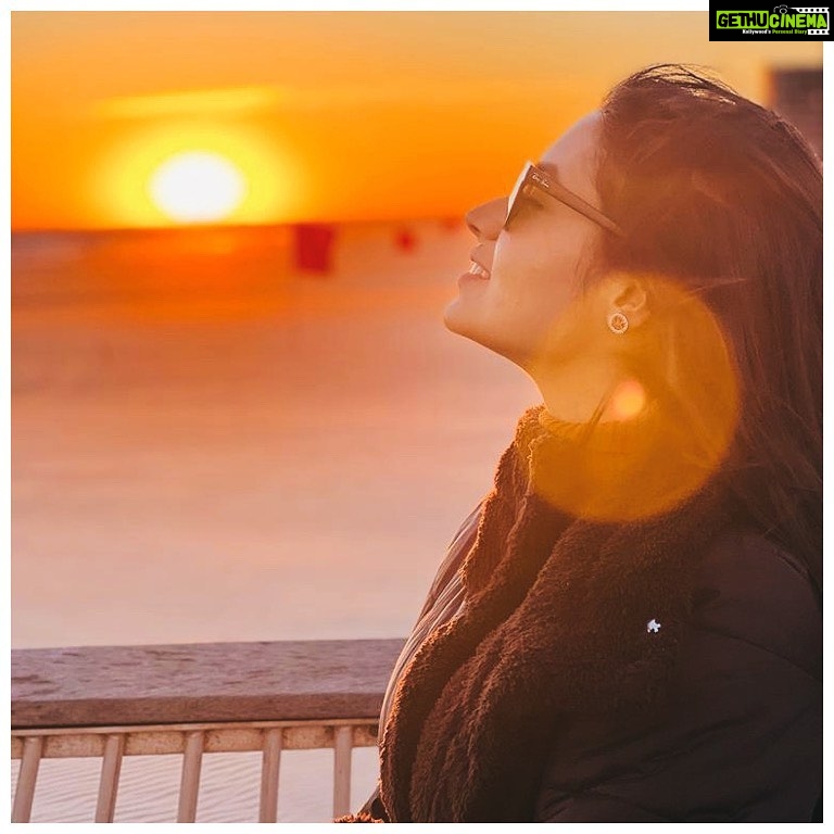 Tasnia Farin Instagram - Sun struck 📸 @mmkamalraz Coney Island Board Walk