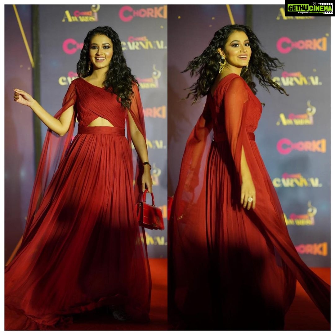 Tasnia Farin Instagram - My dancing lady moment 💃🏽 Outfit: @festivibefashion Makeup: @zahidkhanbridalmakeover