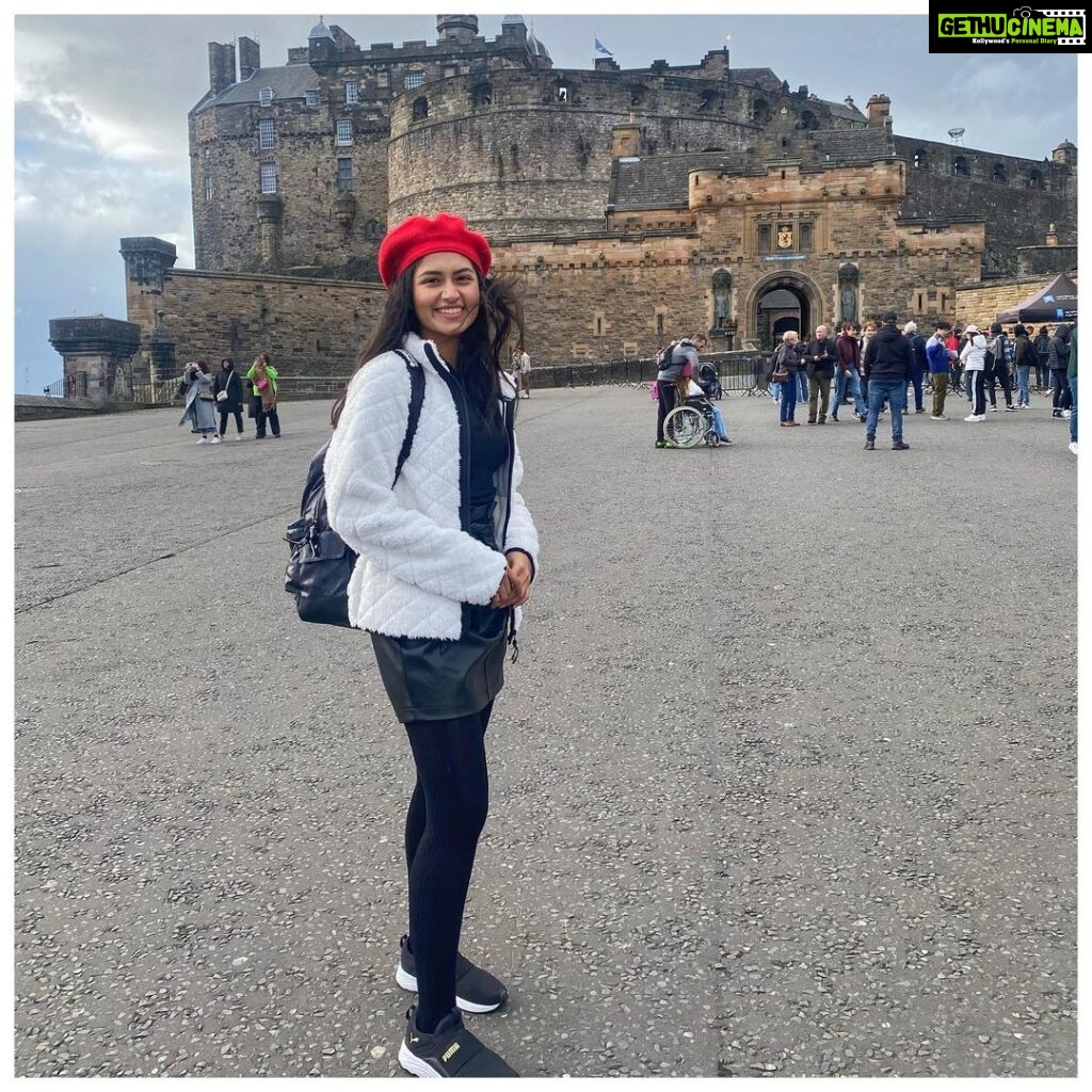 Tasnia Farin Instagram - Over the castle on the hill 📌 @edinburghcastle #edinburgh #scotland Edinburgh Castle