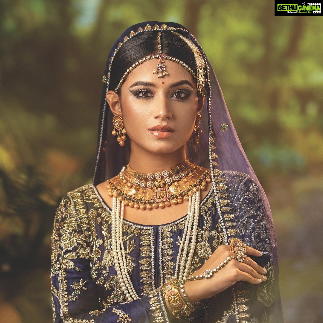 Tasnia Farin Instagram - Signature by Kaniz Almas Khan l November 2022 Makeover : Persona Jewellery : Jarwa House Wardrobe : Sahar Rahman Ideation : Nuzhat Khan Styling : Shahrukh Amin Aesthetics & Creatives : Didarul Dipu Photography : Zia Uddin Cinematography : Shahan AHM