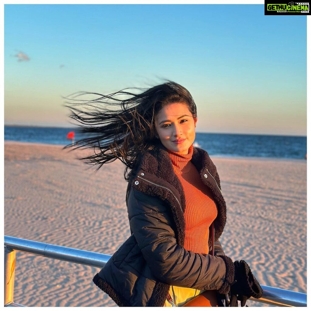 Tasnia Farin Instagram - Golden hour 📸 @tanjintisha Coney Island Board Walk