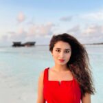 Tasnia Farin Instagram - Lately into red