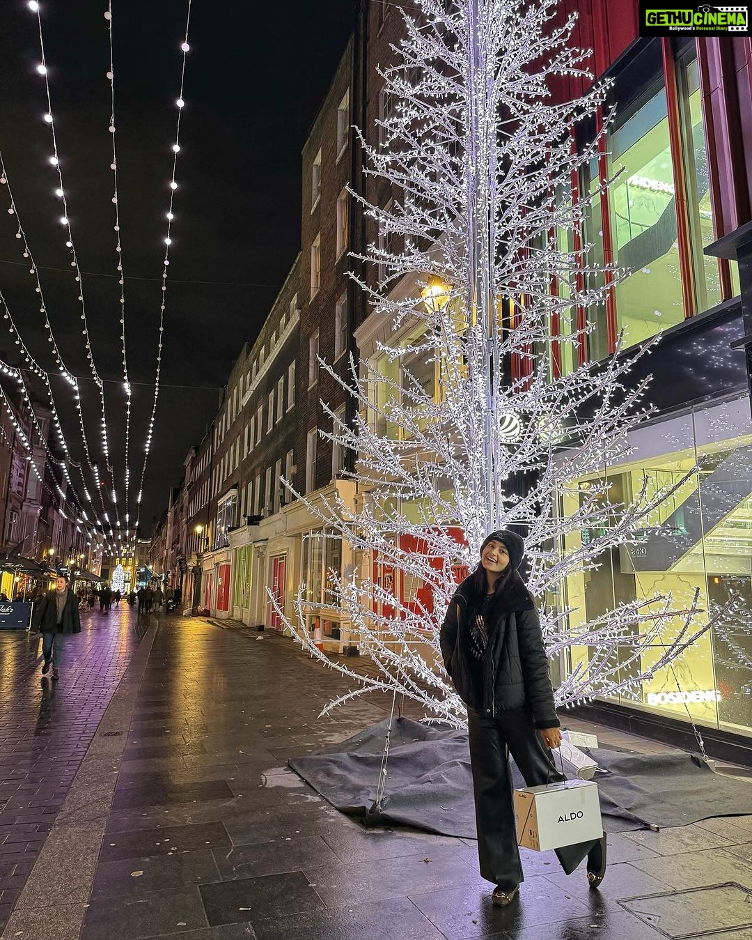 Tasnia Farin Instagram - Festive season begins Oxford Street - Central London