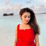 Tasnia Farin Instagram - Lately into red