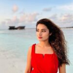 Tasnia Farin Instagram - Lately into red