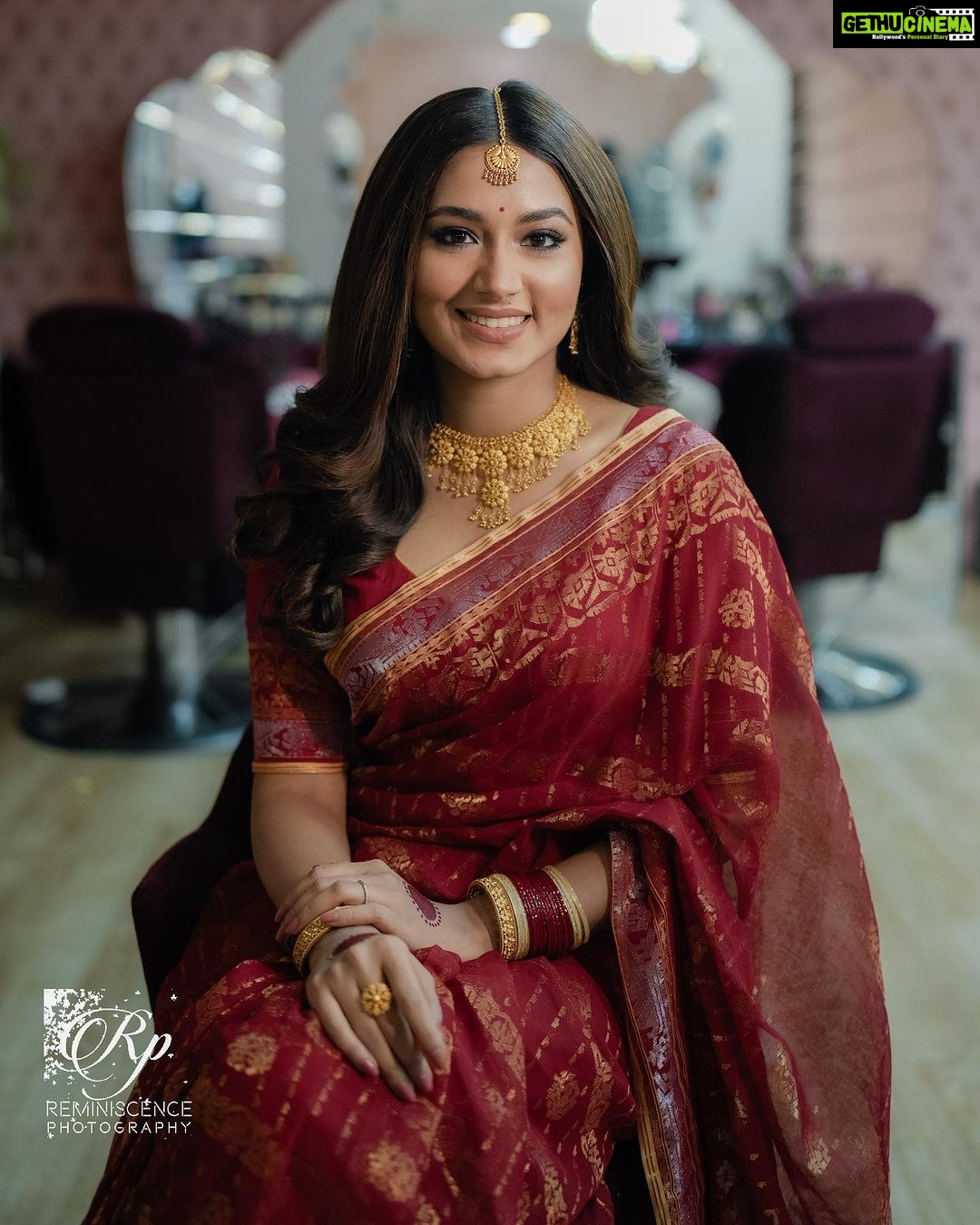 Tasnia Farin - 191K Likes - We only had two weeks to prepare for everything. The first thing that we ever decided on was the beautiful Jamdani I got to wear. Thank you @tajnuva_jabeen for recommending me @nobo.dhaka thank you Chisty Apu for preparing the Orna in such a short time. I was in love with the sharee the day I set my eyes on it.
Sorry @zurhem we gave you less than a week to prepare an entire suit with the vest. But you guys nailed it. I wore a beautiful Tikli of my grand mother in law’s that was passed down on generations. My jewelry was purchased from @amisheebd in alliance with that. @zahidkhanbridalmakeover I didn’t have to tell you what I wanted. You knew exactly what type of look would suit me despite being horribly sick with cold on my big day. @reminiscence_photography @u_aiman captured all the moments perfectly. We were just in our elements. @eskayevent nailed the brief of minimalistic white backdrop. @renaissance_dhk thank you for ensuring the confidentiality and homely environment. @prezziebd thank you for the complimentary cake. It was delicious.
Overall, it was quite hectic to pull it off in the middle of shoots but everything went so smoothly. I’m grateful to all.