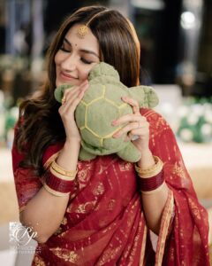 Tasnia Farin Instagram - We only had two weeks to prepare for everything. The first thing that we ever decided on was the beautiful Jamdani I got to wear. Thank you @tajnuva_jabeen for recommending me @nobo.dhaka thank you Chisty Apu for preparing the Orna in such a short time. I was in love with the sharee the day I set my eyes on it. 
Sorry @zurhem we gave you less than a week to prepare an entire suit with the vest. But you guys nailed it. I wore a beautiful Tikli of my grand mother in law’s that was passed down on generations. My jewelry was purchased from @amisheebd in alliance with that. @zahidkhanbridalmakeover I didn’t have to tell you what I wanted. You knew exactly what type of look would suit me despite being horribly sick with cold on my big day. @reminiscence_photography @u_aiman captured all the moments perfectly. We were just in our elements. @eskayevent nailed the brief of minimalistic white backdrop. @renaissance_dhk thank you for ensuring the confidentiality and homely environment. @prezziebd thank you for the complimentary cake. It was delicious. 
Overall, it was quite hectic to pull it off in the middle of shoots but everything went so smoothly. I’m grateful to all.