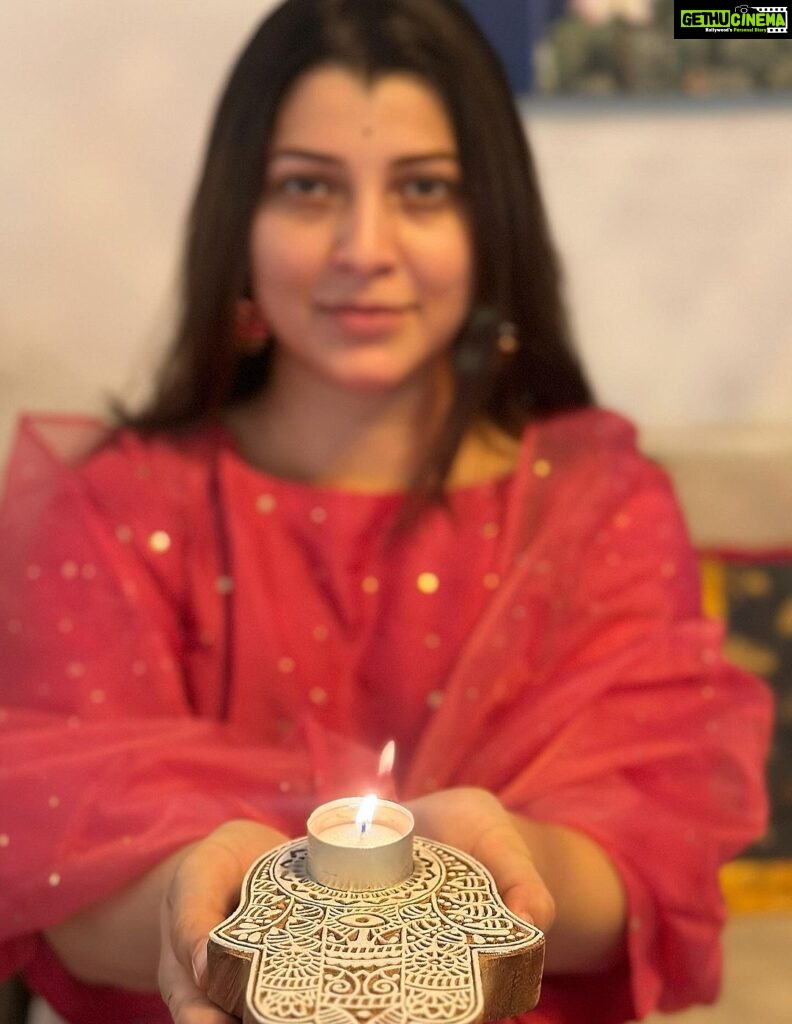 Tejaswini Pandit Instagram - Diwali Vibe ✨🫶🏼 #famjam #homeiswheretheheartis #festivaloflights #diwali2023