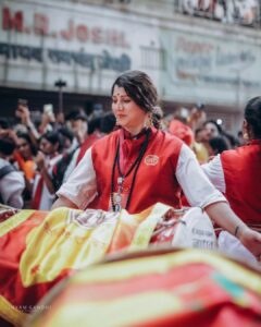Tejaswini Pandit Instagram - गणपती बाप्पा मोरया...2023 . . कलावंत ढोल पथक😎 @tejaswini_pandit❤️ @kalaawantdholpathak #pune #ganpatibappamorya #ganpatifestival #kalawantdholpathak #dholpathak #vibe #expression #viral #trending Pune, Maharashtra
