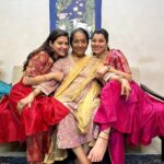 Tejaswini Pandit Instagram – आभाळगत माया तुझी आम्हावर राहूदे !! 
सर्वांना दीपावलीच्या शुभेच्छा 🪔✨

#diwali2023 #mypeople #familytime