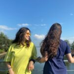 Tejaswini Pandit Instagram - From the Day you held me in your arms & let me sleep with peace on ur tiny laps till today I havent had much to say that u didnt already know….. But if at all I have anything to say to u on ur birthday, I want u to put yourself first & not worry abt life’s uncertainty coz if we are together,life will always smile at us & say HAKUNA MA TATA ! I Love You Porbiba 😘❤️ #soulsisters #poornimapandit #tejaswinipandit
