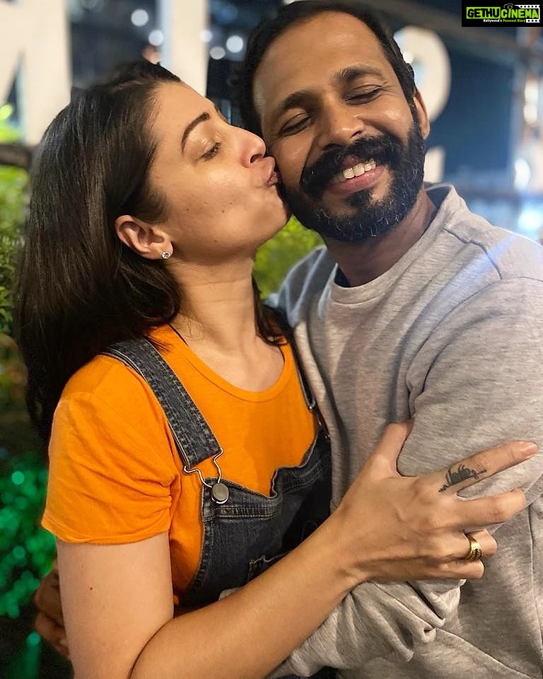 Tejaswini Pandit Instagram - You are the only man of our family & way too important than u know & I am super proud to hv u around with or without you expressing ! Guess that sums it up നിന്നെ സ്നേഹിക്കുന്നു Keep flashing your ear to ear smile twini ❣️ Happy Birthday Coolest ! #jijaji #mehunemehunemehunyanchepahune
