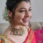 Tejaswini Pandit Instagram - मी कशाला आरशात पाहू ग... मी कशाला बंधनात राहू ग.. मीच माझ्या रूपाची राणी ग !! @jizajewellerystudio u hv a beautiful collection Chokers are my favorite 💖 Shalu 😘 my savior