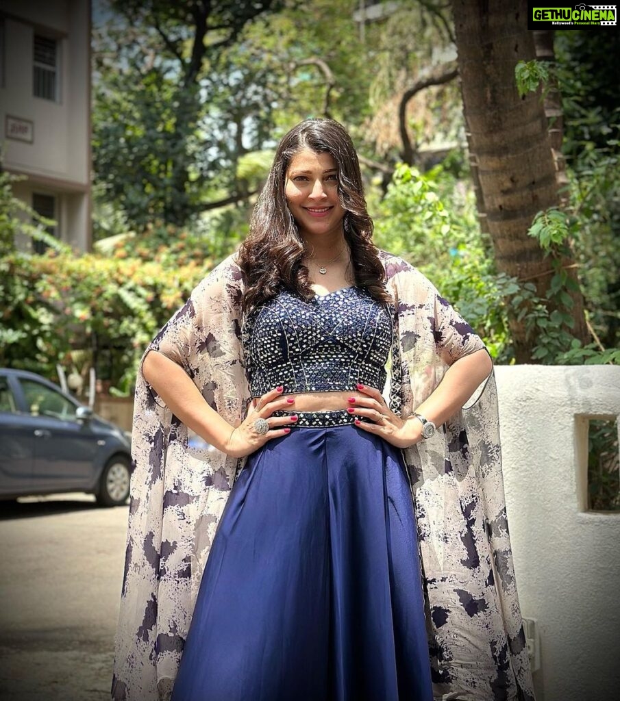 Tejaswini Pandit Instagram - Luxury must be Comfortable Otherwise it is not Luxury . . . Wearing this luxurious , beautiful three piece outfit by @patelsarees_pvtltd 🧚🏼‍♀️ Styled by dearest @shalmalee_t 🤗 Hair by my main @hairbysurekha ❤️😘