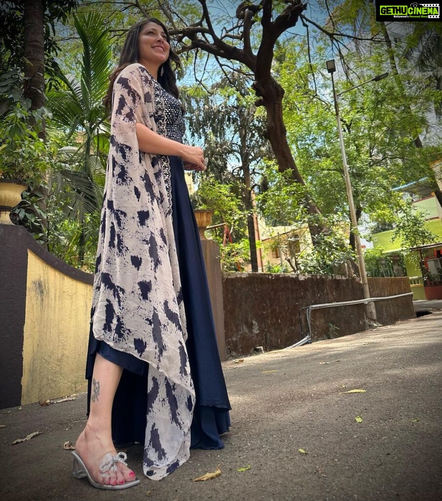 Tejaswini Pandit Instagram - Luxury must be Comfortable Otherwise it is not Luxury . . . Wearing this luxurious , beautiful three piece outfit by @patelsarees_pvtltd 🧚🏼‍♀️ Styled by dearest @shalmalee_t 🤗 Hair by my main @hairbysurekha ❤️😘