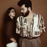 Tejaswini Pandit Instagram – 🌻𝐒𝐡𝐞 𝐧𝐞𝐯𝐞𝐫 𝐜𝐚𝐫𝐞𝐝 𝐟𝐨𝐫 𝐭𝐡𝐞 𝐜𝐫𝐨𝐰𝐧 , 𝐬𝐡𝐞 𝐩𝐫𝐞𝐩𝐚𝐫𝐞𝐝 𝐚 𝐬𝐰𝐨𝐫𝐝 * 𝐬𝐡𝐞 𝐢𝐬 𝐫𝐚𝐫𝐞 * 𝐬𝐡𝐞 𝐢𝐬 𝐟𝐮𝐥𝐥 𝐨𝐟 𝐰𝐨𝐮𝐧𝐝𝐬 𝐫𝐢𝐝𝐝𝐥𝐞𝐝 𝐰𝐢𝐭𝐡 𝐬𝐜𝐚𝐫𝐬 , 𝐛𝐮𝐭 𝐬𝐡𝐞 𝐢𝐬 𝐬𝐭𝐢𝐥𝐥 𝐬𝐭𝐚𝐧𝐝𝐢𝐧𝐠 ,𝐬𝐡𝐞 𝐢𝐬 𝐬𝐭𝐢𝐥𝐥 𝐛𝐞𝐚𝐮𝐭𝐢𝐟𝐮𝐥 𝐢𝐧 𝐚𝐥𝐥 𝐰𝐚𝐲𝐬 .
𝐋𝐮𝐜𝐤𝐲 𝐭𝐨 𝐡𝐚𝐯𝐞 𝐮 𝐛𝐲 𝐦𝐲 𝐬𝐢𝐝𝐞 𝐓𝐈𝐌 🌻
.
.
Shot by : @ipshita.db
Hair & makeup : @jeevannnnnn
Hairstyle supervision :@hairbysurekha
All in one : @misaw_holic
Special thanx : @tejaswini_pandit 
@santushtimahadeo
@sumit_bodhare
@vishal.patil36 
.
.
#Gratitude ❣️
#Athang #अथांग #WatchNow #म #PlanetMarathiOTT #PlanetMarathi #PlanetMarathiOriginals #WorldsFirstMarathiOTT #MostWatched #recordbreaker #webseries #creativeviibe 
#tejaswinipandit #santoshkher 
#jayantpawar #rau #dhairya #photoshoot  #dhairyagholap