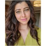 Tejaswini Pandit Instagram - Remember me as the dried flower in your favorite diary It may not bear any fragrance But it will always be enriched with memories 🌻 . . #basyuhi #selfie #rareofmetodothis #instagram #picoftheday #weekend