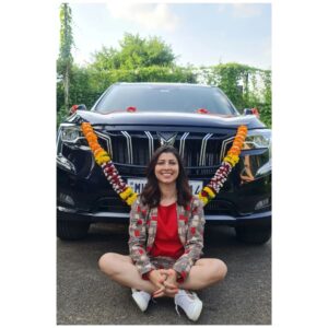 Tejaswini Pandit Instagram - || गणपती बाप्पा मोरया ||
माझ्या आयुष्यातला हा आनंदाचा क्षण तुमच्याबरोबर share करतेय... 
"माझी स्वतःची नवीन कार....
माझ्यासाठी कार ही कधीच luxury नव्हती, necessity होती...
पण मी स्वतःला एक luxurious #madeinindia कार गिफ्ट करू शकले ह्यासाठी आत्ता मनात फक्त कृतज्ञता आहे.
आजपर्यंत खूप प्रवास केला... पण एक मात्र पक्कं ठरलंय माझं..आता नुसता प्रवास नाही करायचा ..आता प्रवासाची "मज्जा लुटायची... "
आई, दीदी आणि आजपर्यंतच्या प्रवासात नेहमीच माझ्या बरोबर असणारा माझा "बाबा"...तुमच्या आशिर्वादामुळेच हे शक्य झालं...
Thank you Mahindra ( @sahyadrimotorspune ) , Sharad ji for this extremely prompt service and treating me like a family ! 
I am confident that in this new journey, this car will prove to be a sturdy support along the way! 
#grateful #gratitudeonly 
#xuv700 #Mahindra