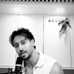 Tiger Shroff Instagram – Dedicated to my tigerians ❤️🎤🥰thanks for your constant support army❤️⚡️