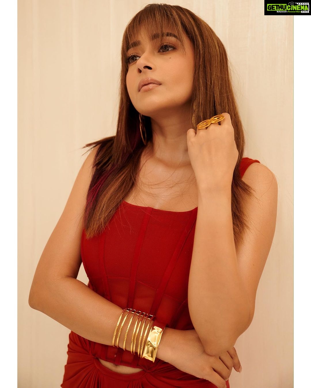 Tina Datta Instagram - Red ❤️Hot 🔥Fire ❤️🔥 You ready for what's coming on your feed? #Mami2023 #ClosingNight @mumbaifilmfestival . . . #jiomamimumbaifilmfestival #lookbook #tinakastyle #tinadatta