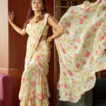 Tina Datta Instagram - Above all it matters how you walked through. Resilient, Sublime and Reverent…! . . . #pictureoftheday #sareelove #desigirl #instagood #instadaily #goodvibes #tinadatta