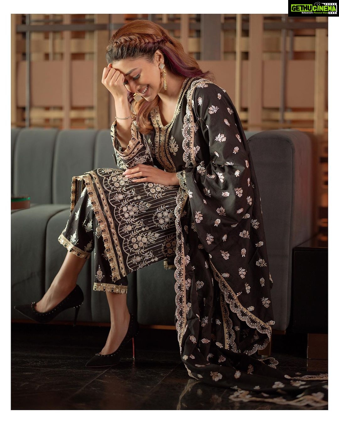 Tina Datta Instagram - Ain’t no body like a desi gal! Hai nah? Counting down to Diwali and my favourite because the Indian in me loves everything Indian and especially the clothes!!! . . . #TinaKaStyle #desigirl #fashion #style #lookbook #tinadatta