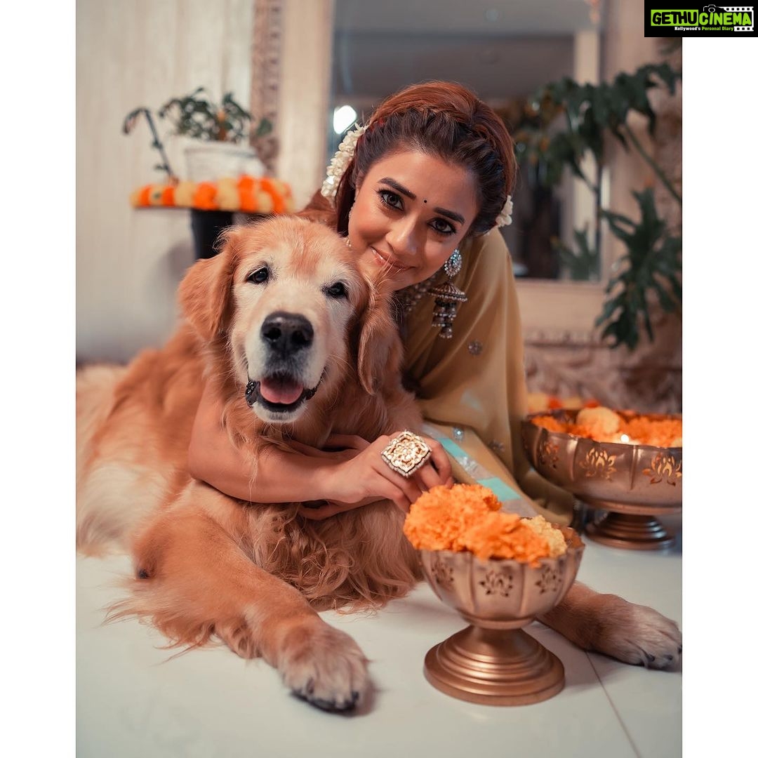 Tina Datta Instagram - This Diwali with my beloved Bruno!! The times of love and making sweet memories, while not bursting crackers for sure… Sending lots of love and good wishes to you all!! HAPPYYYY DIWALI 🪔❤️ 📸: @areesz . . . #diwali #happydiwali #diwalivibes #tinadatta