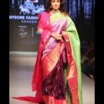 Tisca Chopra Instagram - Two days to go to National Handloom Day and in a #kanjivaram that took 200 hours to weave .. How can one not feel pride to wear such work and belong to such a rich culture.. Indian weaves are slowly taking over the world, one red carpet, one saree at a time .. This here is a sumptuous @narayaniweavesbyramya styled by @stylingbyvictor and shot by @sharjinusman #handloom #handloomlove #handloomsarees #saree #sareelove #indian #indiantextile #indianwear #indianweaves