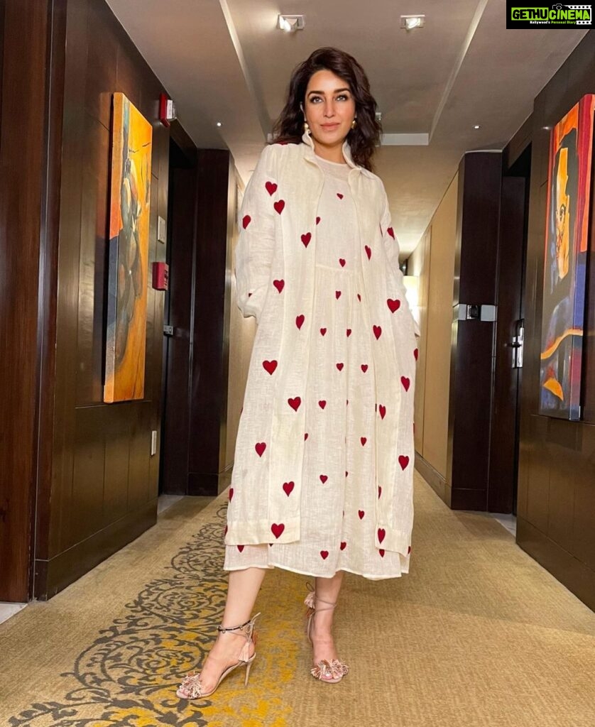 Tisca Chopra Instagram - The Queen of your Hearts (hopefully) Fours days from National Handloom Day on the 7th of August.. Handloom in modern silhouettes.. great for economy, sustainable and supports small weaver communities .. not to mention suitable for our tropical weather .. This exquisite jacket and dress by @stylemati and my dear #Fatima #handloom #handloomlove #sustainability #sustainable #sustainablefashion #ecofriendly #ecofashion